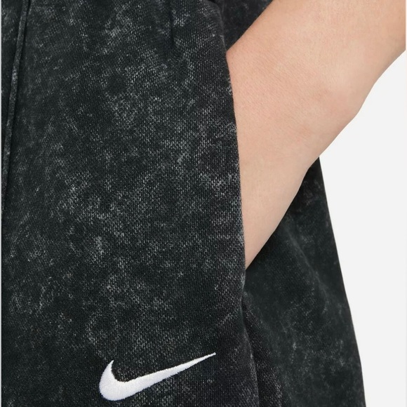 Nike 🌿Sportswear Essential Sweat Pants - Picture 4 of 7